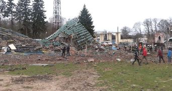 У Чернігові почали розбирати завали стадіону Десни