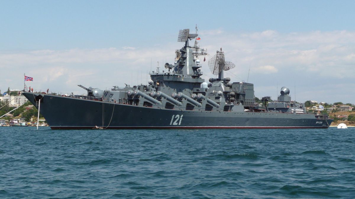 Горить "Москва": ЗСУ вдарили по російському крейсеру, який атакував захисників Зміїного - 24 Канал