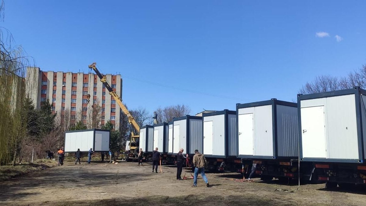 Во Львове возводят уже второй модульный городок для украинцев, которые спасаются от войны