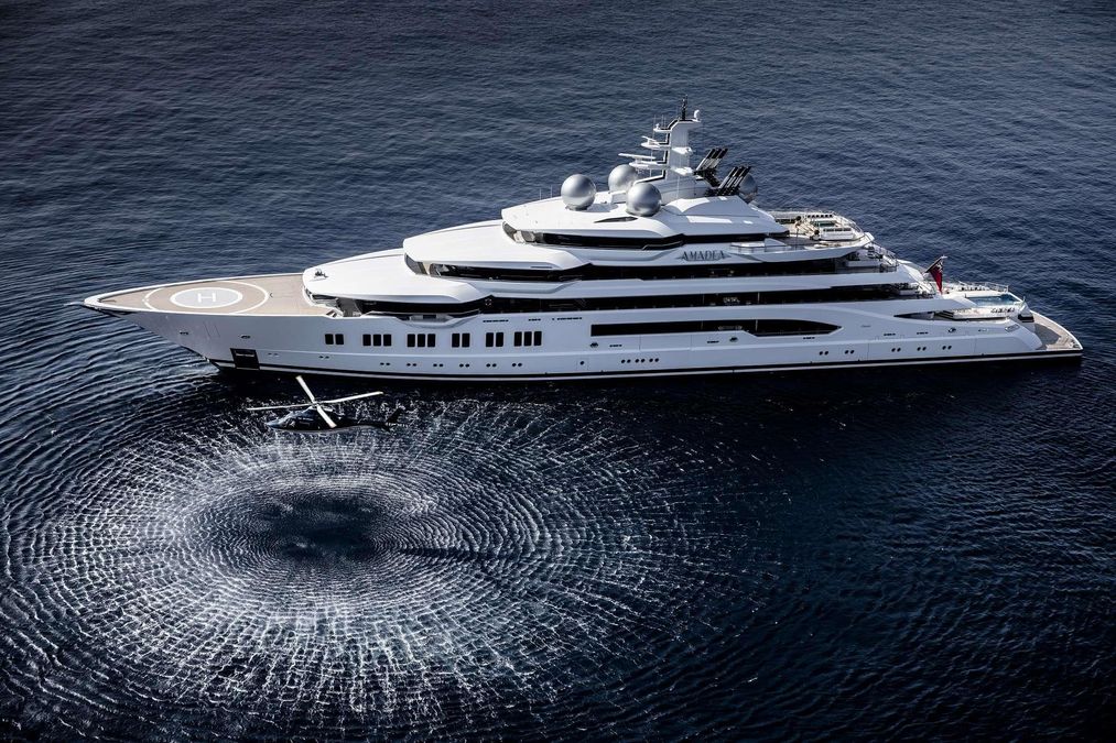 Полиция задержала суперяхту Amadea российского миллиардера