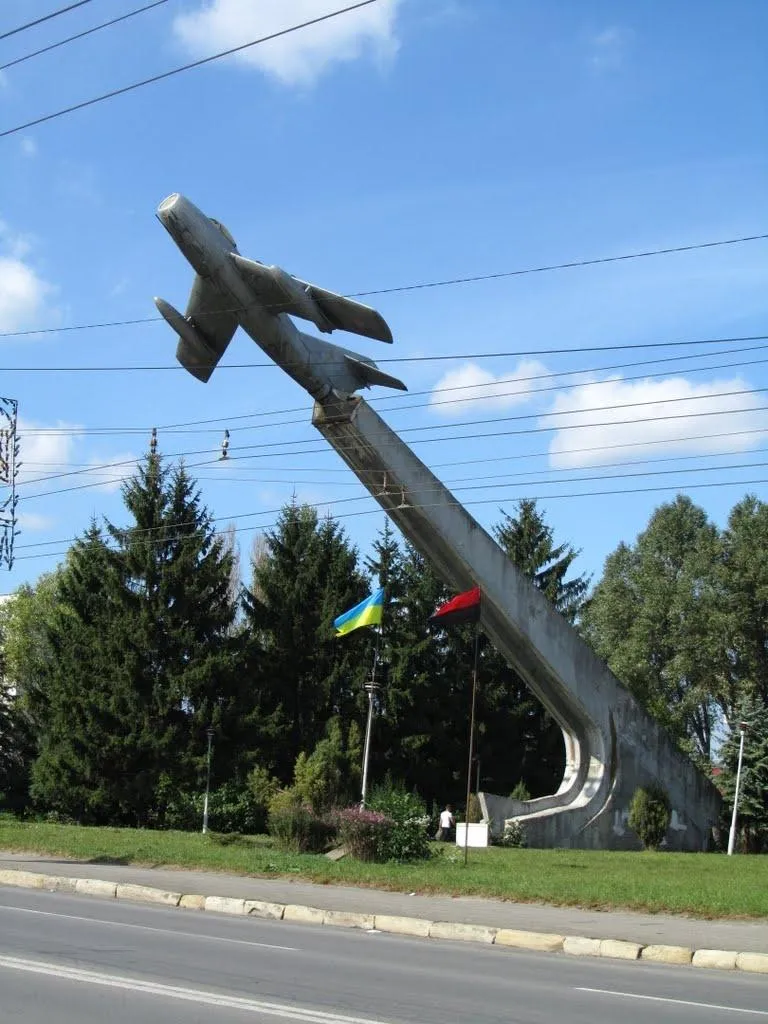 Пам'ятник радянським льотчикам був в аварійному стані