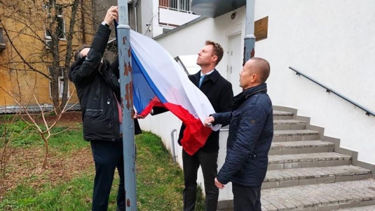 Чеські дипломати повернулись у Київ - 24 Канал