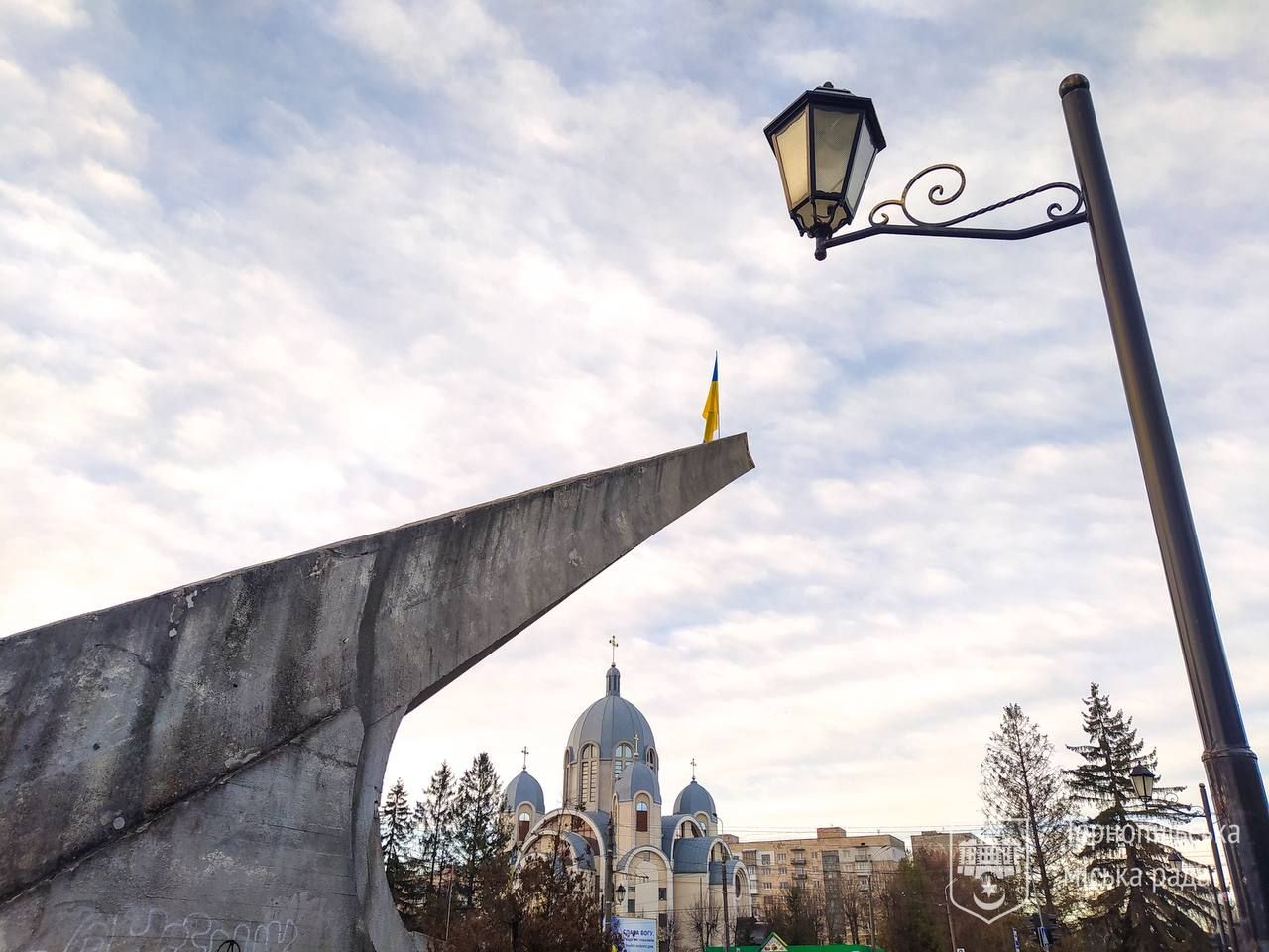 В Тернополе вслед за Пушкиным демонтировали памятник советскому самолету