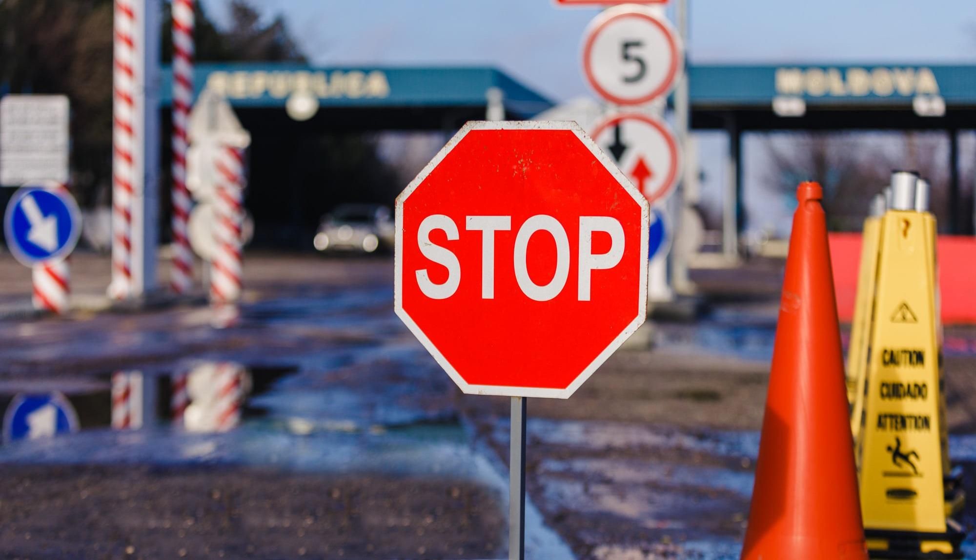 Чоловік хотів перетнути кордон з підробленими документами, а натомість отримав повістку Чоловік хотів перетнути кордон з підробленими документами, а натомість отримав повістку