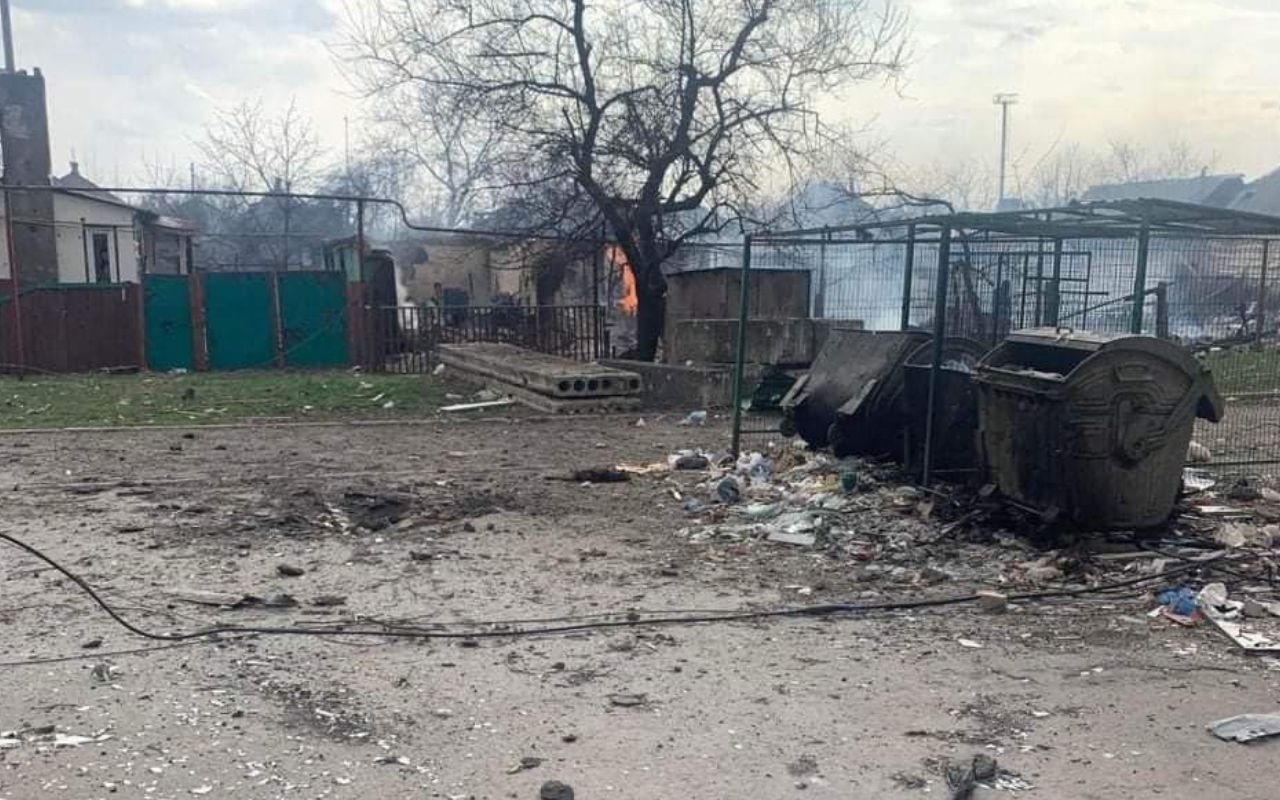 Трое семей без крова: россияне уничтожили жилые дома в Золотом своим обстрелом