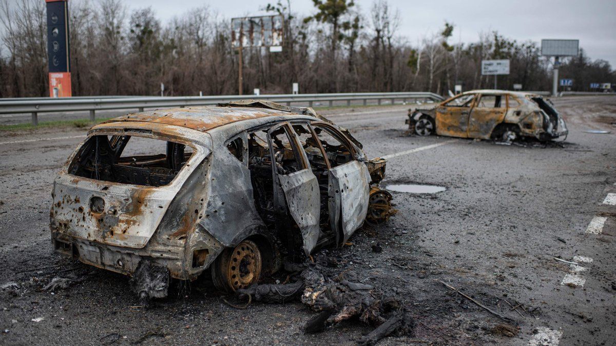 Російські окупанти хизуються тим, що чавлять танками автомобілі в Україні: перехоплення СБУ - 24 Канал Російські окупанти хизуються тим, що чавлять танками автомобілі в Україні: перехоплення СБУ - 24 Канал