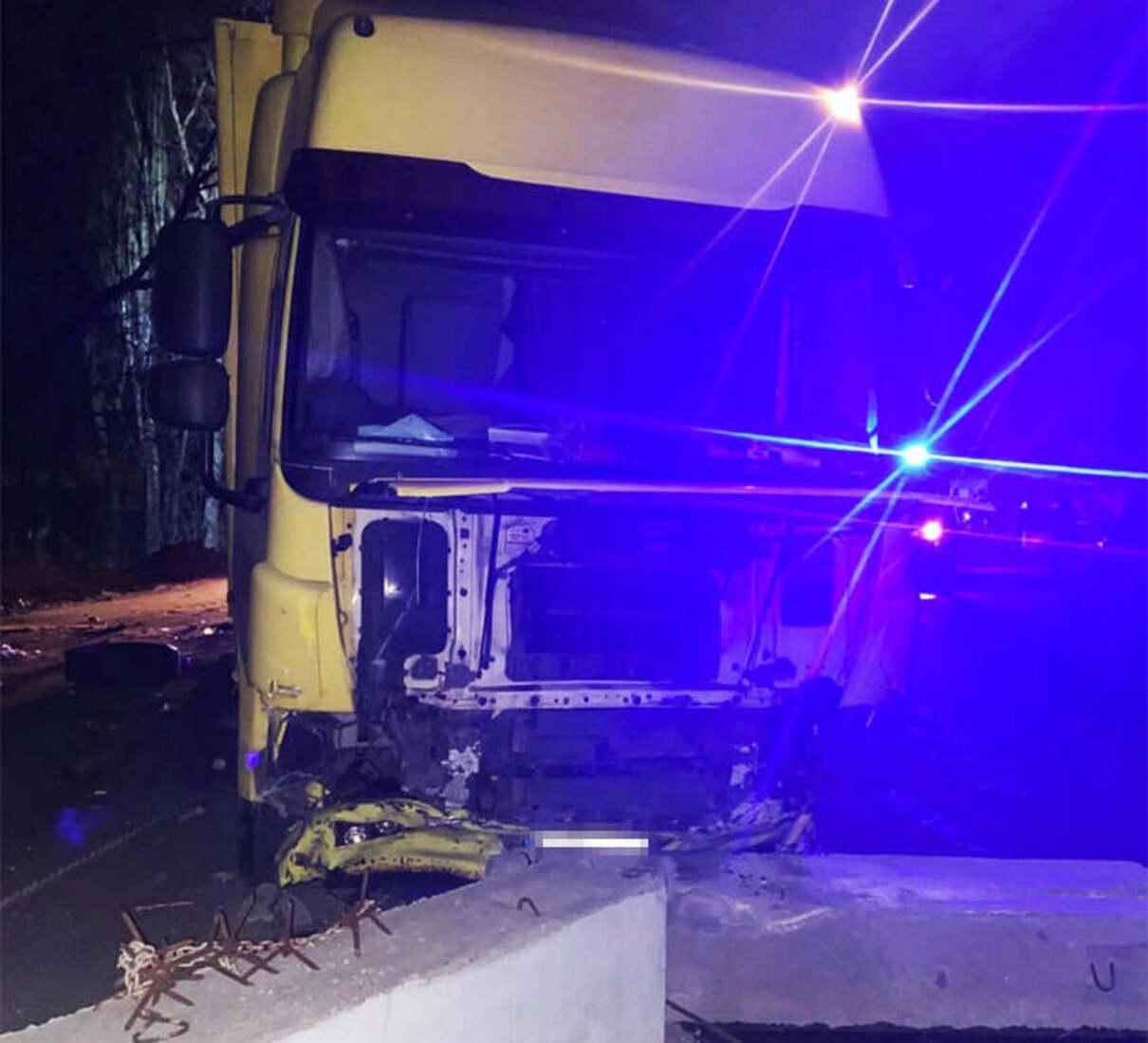 На Хмельниччині п'яний водій фури в'їхав у блокпост: загинув військовий, ще є травмовані - 24 Канал На Хмельниччині п'яний водій фури в'їхав у блокпост: загинув військовий, ще є травмовані - 24 Канал