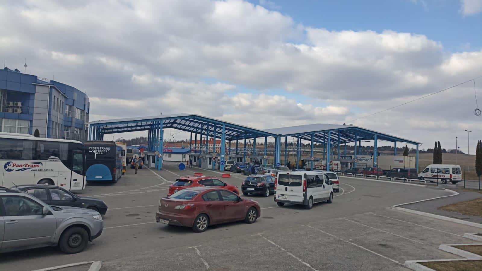 Из Украины за минувшие сутки выехали 39 тысяч человек, а вернулась – более 31 Из Украины за минувшие сутки выехали 39 тысяч человек, а вернулась – более 31