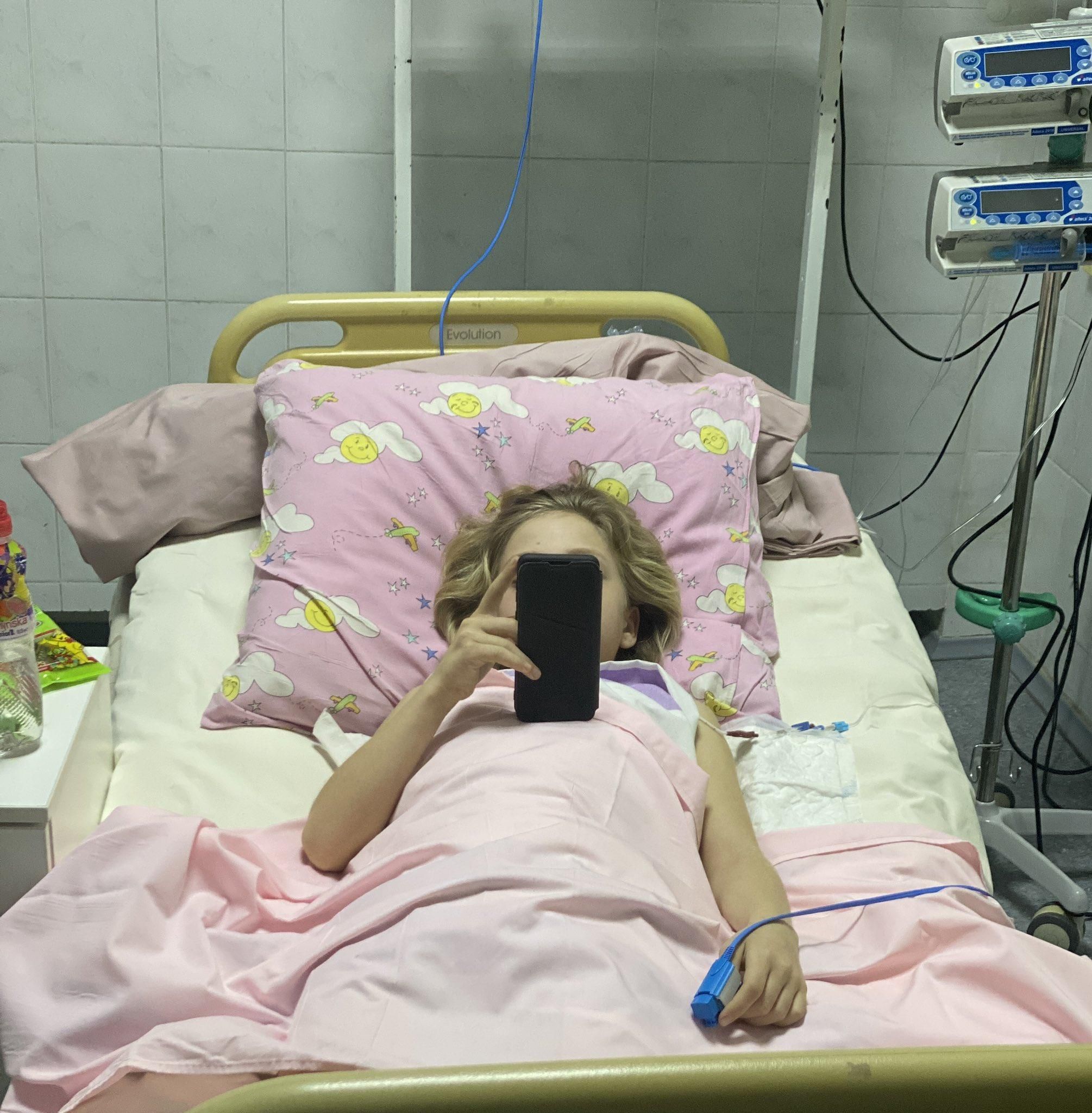 В результате удара по Краматорску 10-летняя девочка осталась без ног и матери