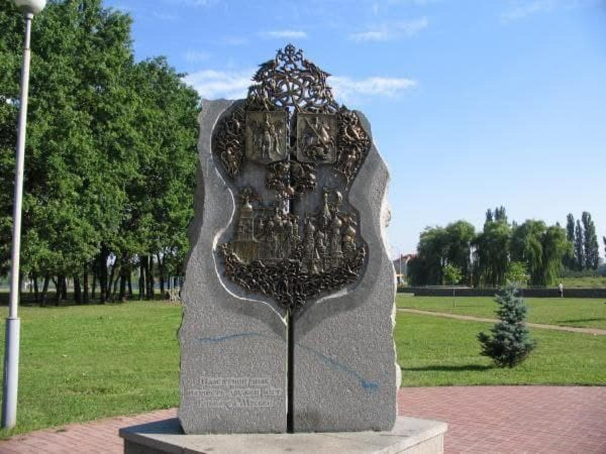 В Киеве сквер "дружбы Киева и Москвы" будет носить имя Героев Мариуполя - 24 Канал