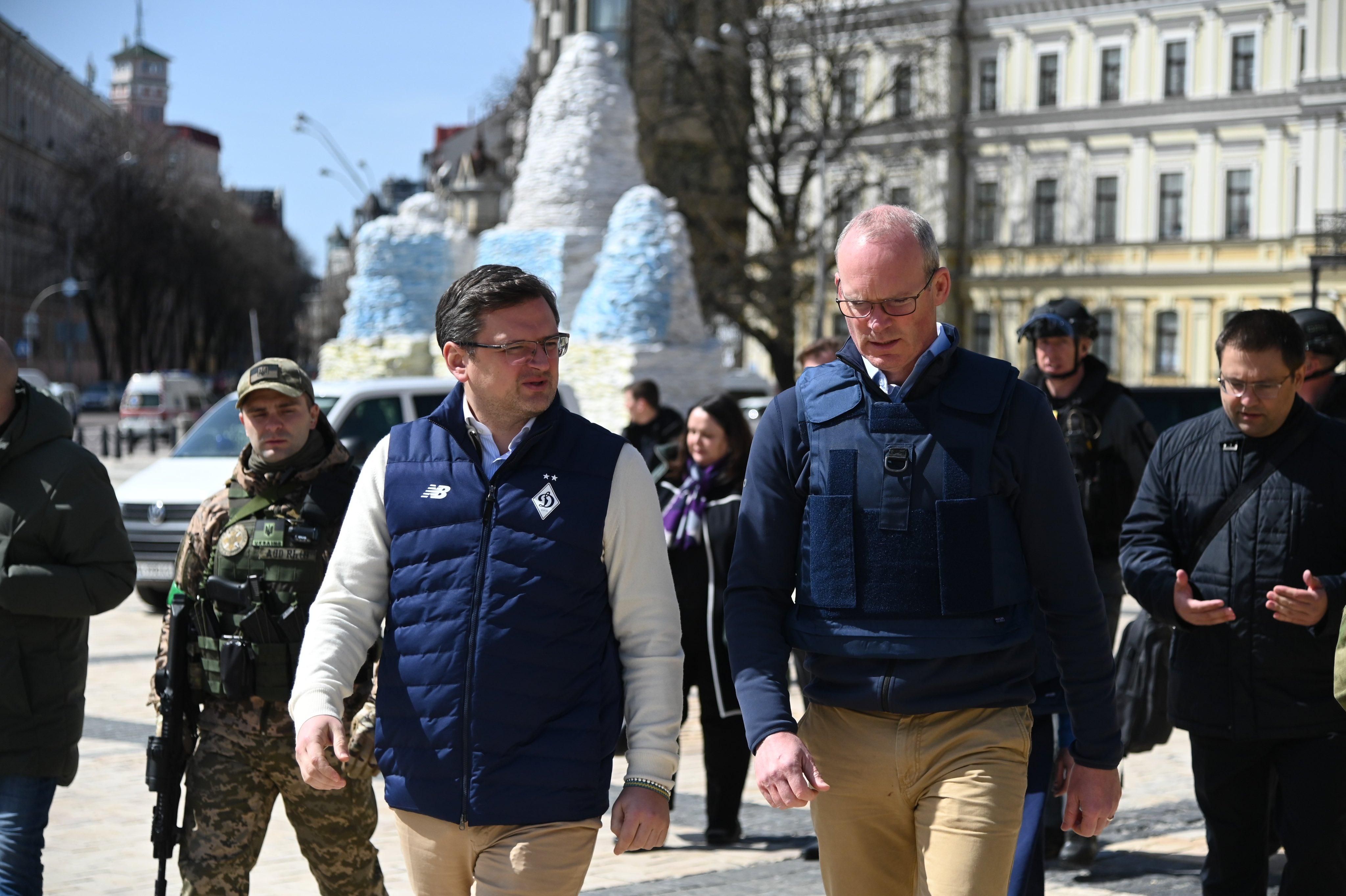 Перший очільник МЗС, що відвідав Київ під час війни: Кулеба зустрівся з ірландцнем Ковні - 24 Канал