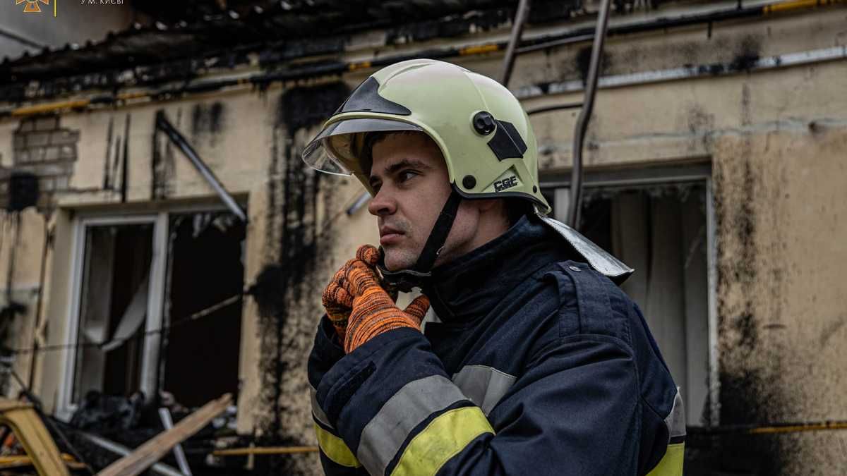 Героическим спасателям, ежедневно рискующим жизнью, вручили награды Героическим спасателям, ежедневно рискующим жизнью, вручили награды