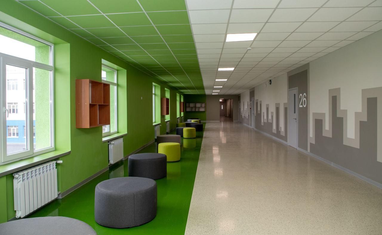 Оккупанты полностью разгромили школу в Мариуполе, которую недавно капитально отремонтировали Оккупанты полностью разгромили школу в Мариуполе, которую недавно капитально отремонтировали