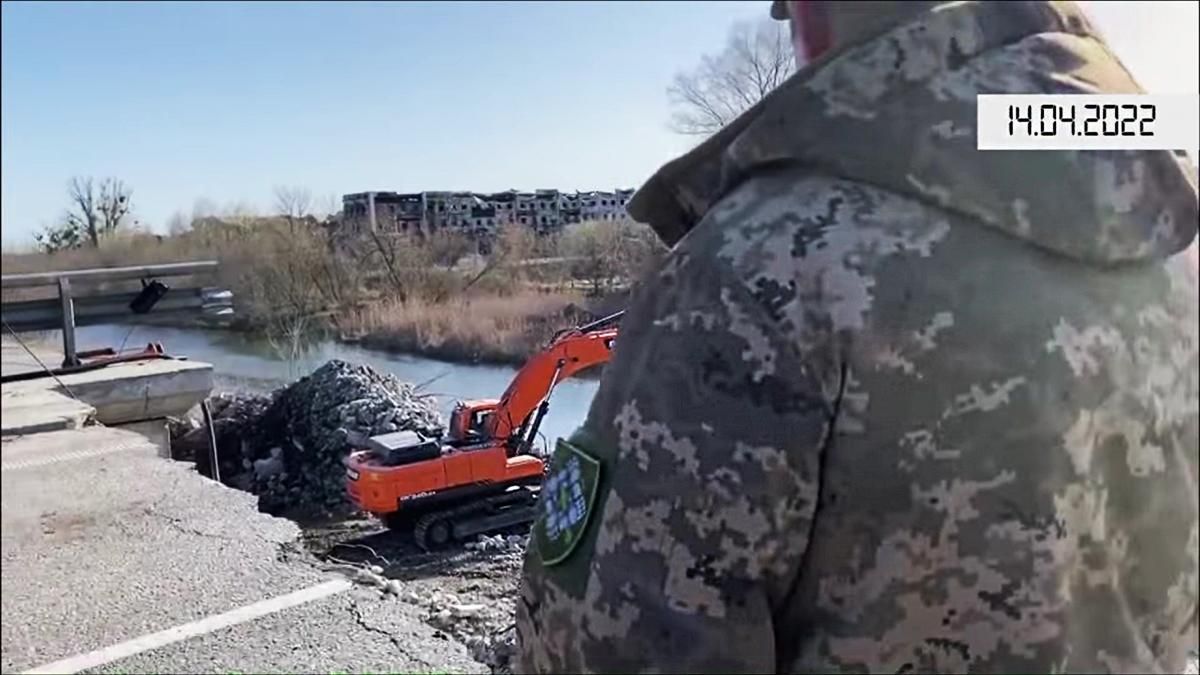 Трофейна САУ, покинута колона росіян і тимчасова переправа: відеодайджест 50 дня війни - 24 Канал Трофейна САУ, покинута колона росіян і тимчасова переправа: відеодайджест 50 дня війни - 24 Канал