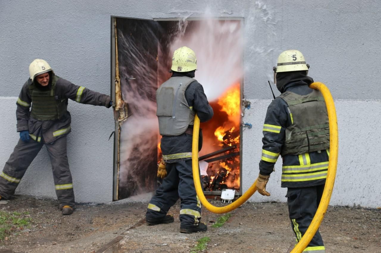 За добу на Харківщині гасили 27 пожеж, спричинених обстрілами окупантів - 24 Канал