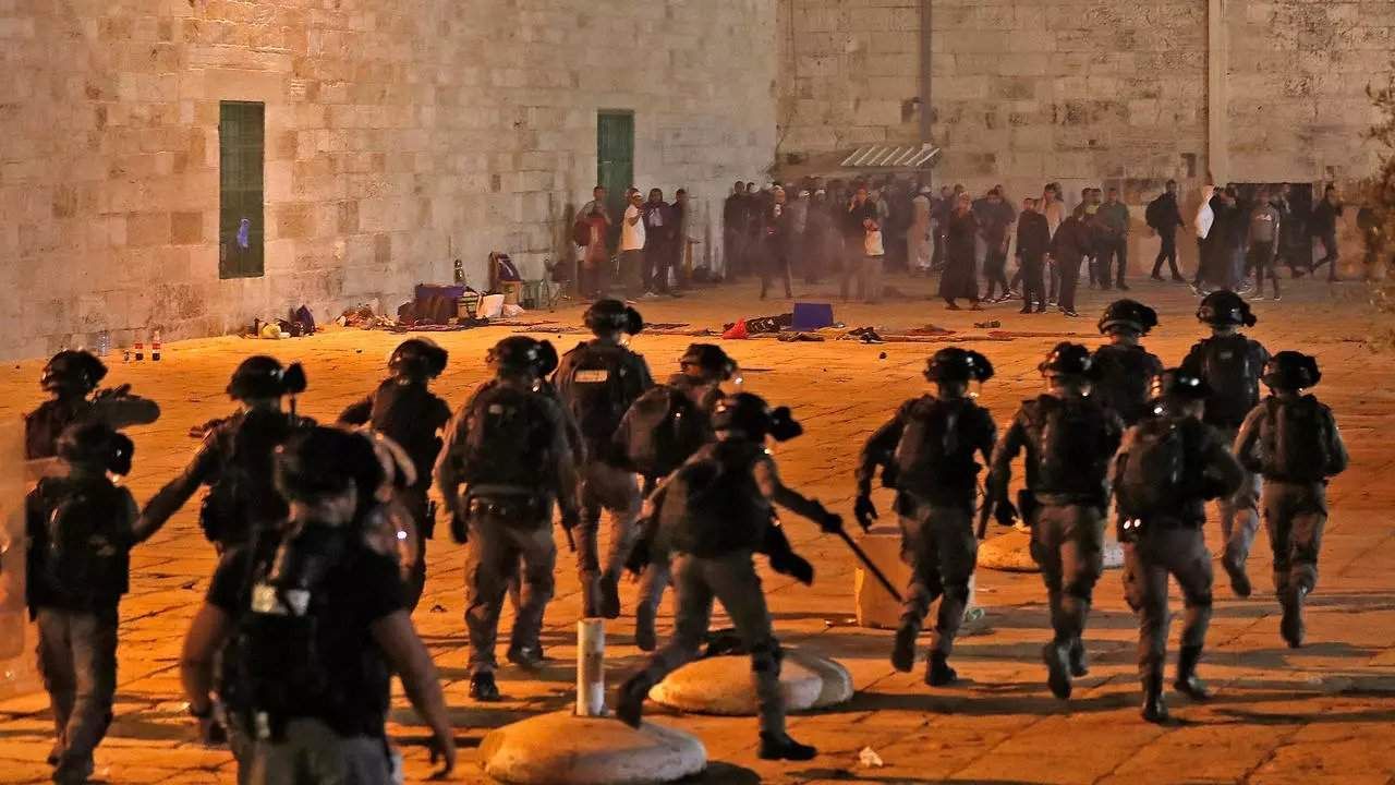 Понад 150 осіб постраждали під час заворушень у Єрусалимі на Храмовій горі - 24 Канал