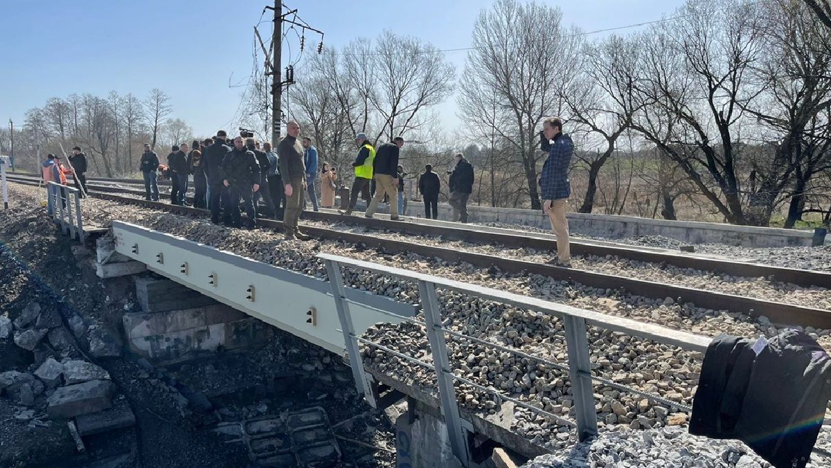 Залізничну колію Київ – Ніжин вже відновлено, – міністр інфраструктури - 24 Канал