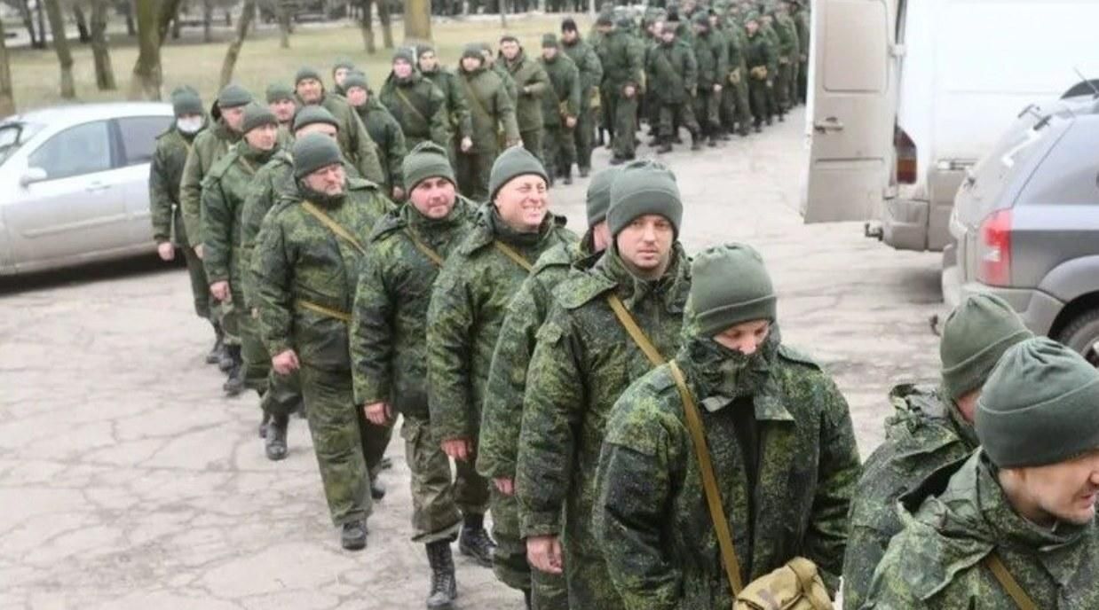 На окупованій частині Донбасу фактично зірвали план мобілізації 26 тисяч "резервістів" - 24 Канал На окупованій частині Донбасу фактично зірвали план мобілізації 26 тисяч "резервістів" - 24 Канал