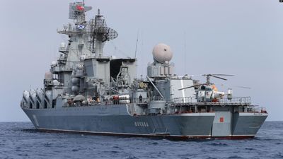 Екіпаж крейсера "Москва" не змогли евакуювати через шторм, – ДПСУ