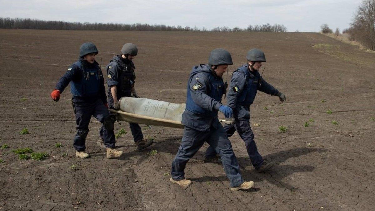 Рятувальники продовжують розміновувати Сумщину: за добу знешкодили міни, гранати, бомби - 24 Канал Рятувальники продовжують розміновувати Сумщину: за добу знешкодили міни, гранати, бомби - 24 Канал