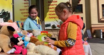 На Тернопільщині 9-річна дівчинка продає свої іграшки, щоб купити тепловізор для ЗСУ На Тернопільщині 9-річна дівчинка продає свої іграшки, щоб купити тепловізор для ЗСУ
