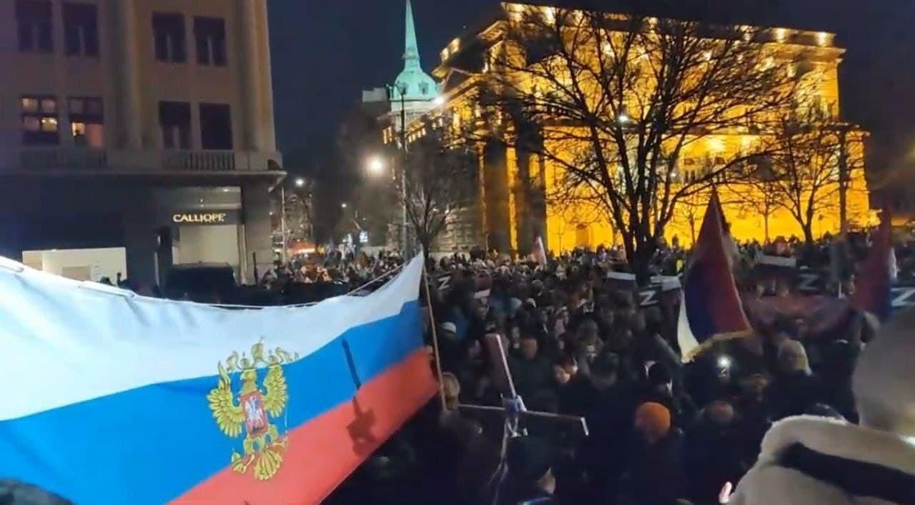 У столиці Сербії відбувся проросійський шабаш з портретами Путіна - 24 Канал У столиці Сербії відбувся проросійський шабаш з портретами Путіна - 24 Канал