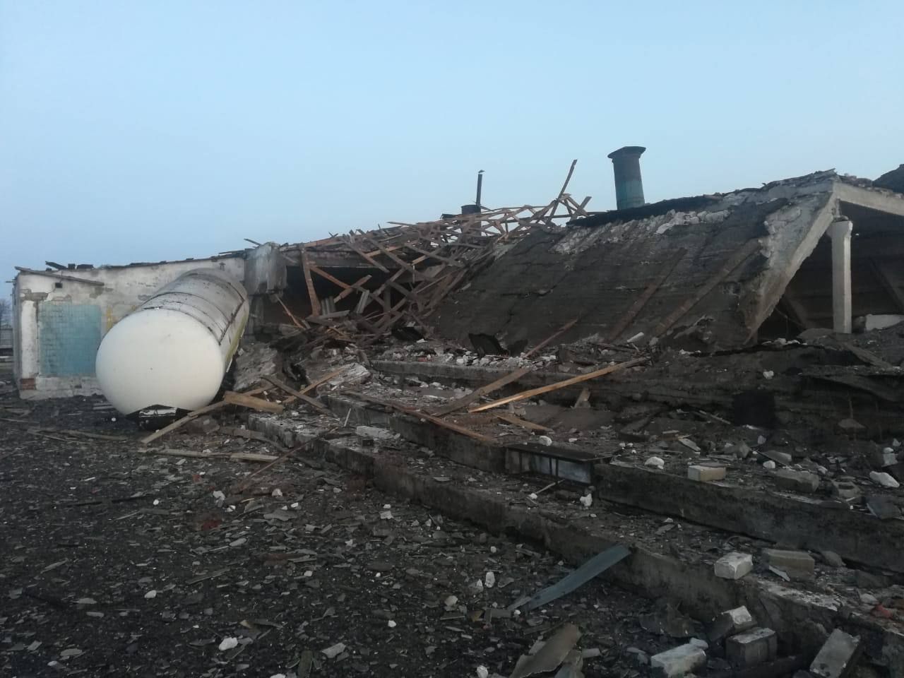 Вщент зруйнована птахофабрика: окупанти вдарили ракетами по Дніпропетровщині - 24 Канал
