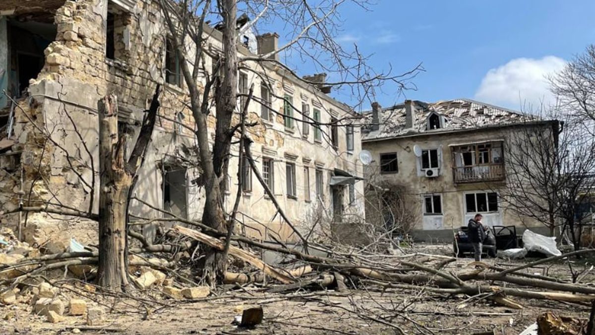 Ужасные последствия обстрелов жилых кварталов в Николаеве - 24 Канал Ужасные последствия обстрелов жилых кварталов в Николаеве - 24 Канал