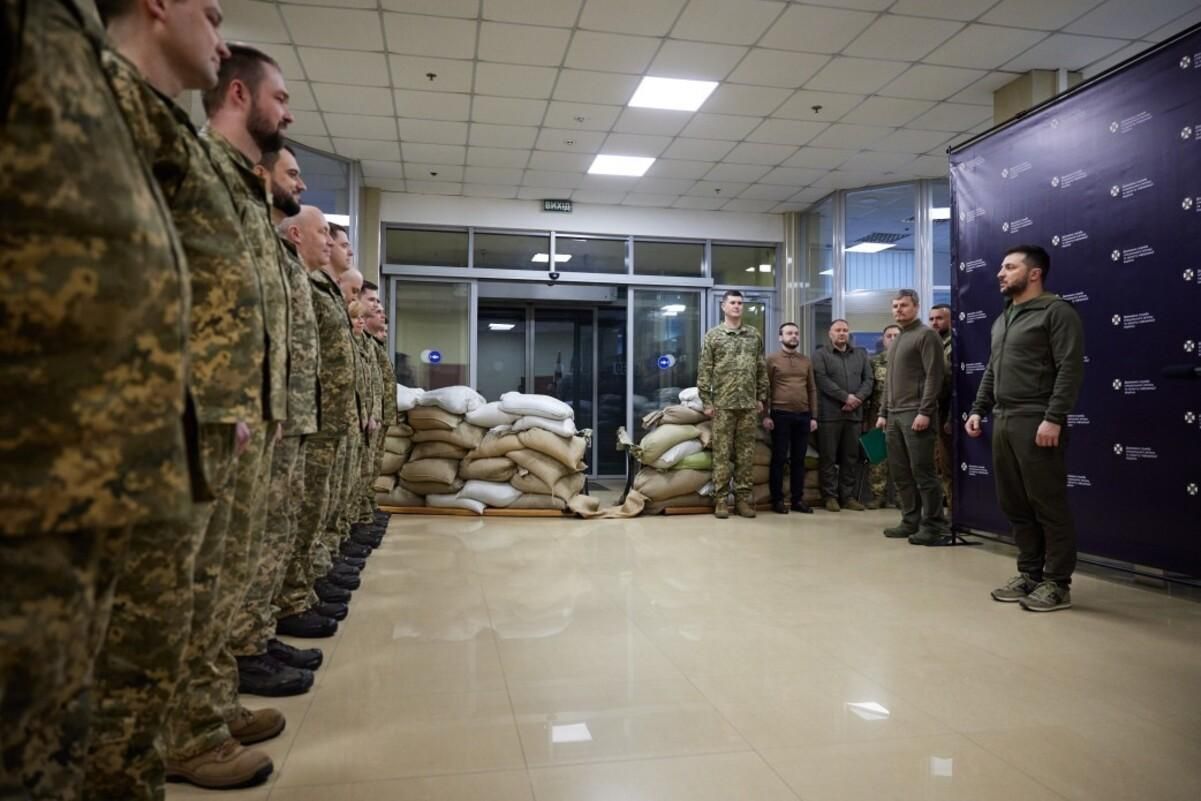 Зеленський зустрівся з військовими Держспецзв'язку - 24 Канал