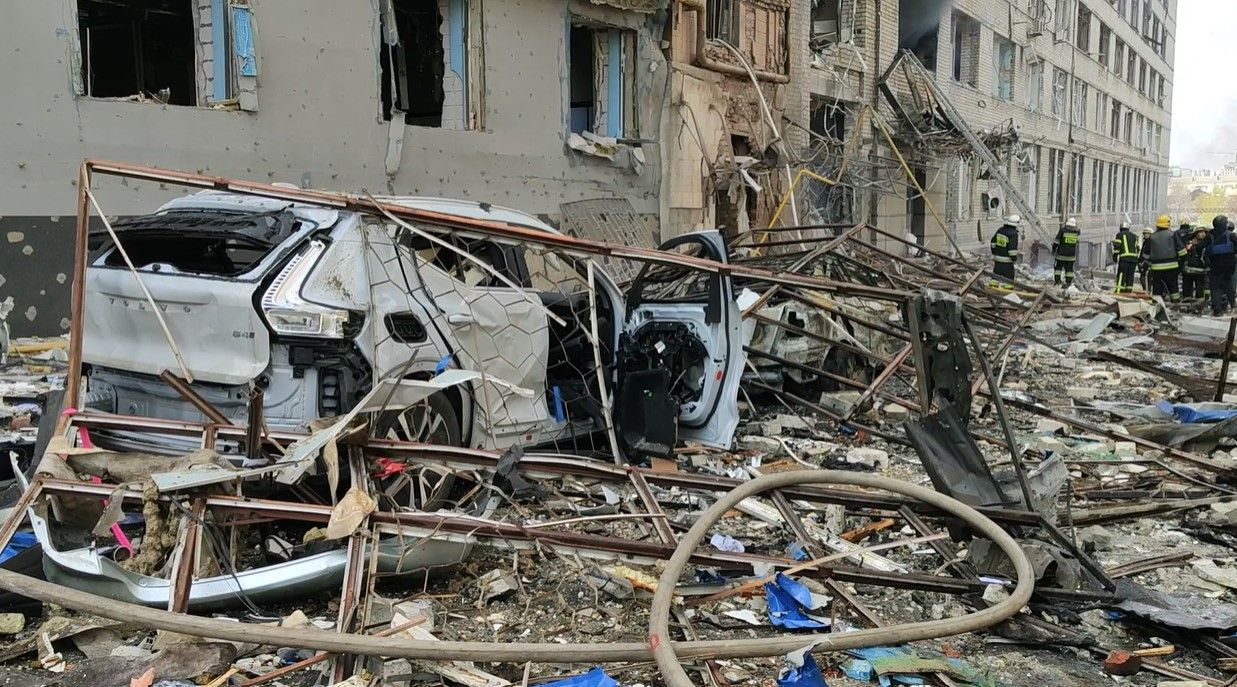 Пожежа, вибиті вікна та спалені автомобілі: наслідки обстрілу Харкова - 24 Канал