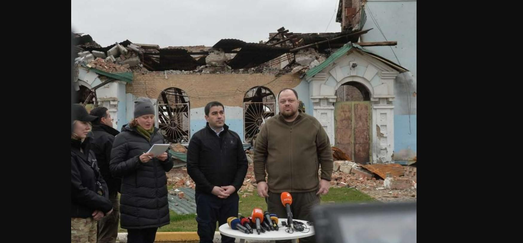 Нагадало про події в Грузії: іноземні парламентарі відвідали Бучу та Ірпінь - 24 Канал