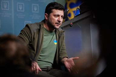 Зеленский рассказал о сложном "любовном треугольнике" Украины, России и боевиков