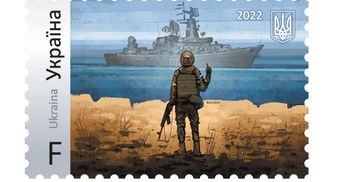 После популярности марок Укрпочта выпустит и футболку с надписью о пути русского корабля