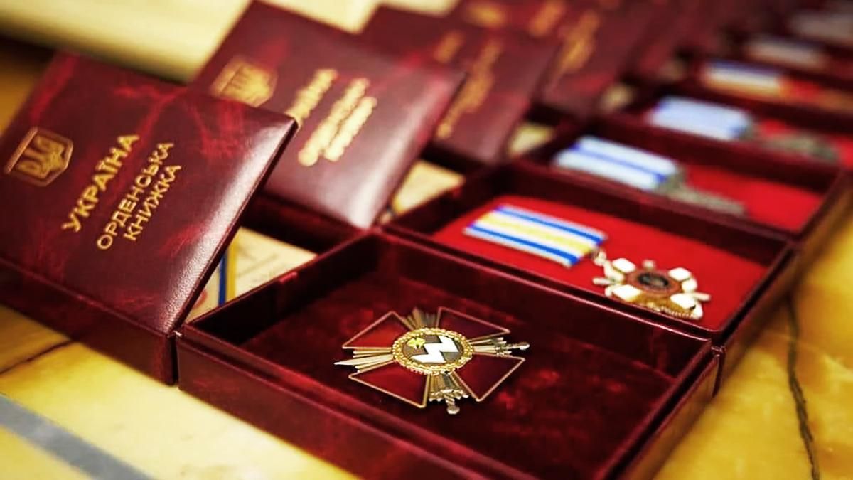 "За особисту мужність і самовіддані дії": президент нагородив майже 200 військових - 24 Канал "За особисту мужність і самовіддані дії": президент нагородив майже 200 військових - 24 Канал