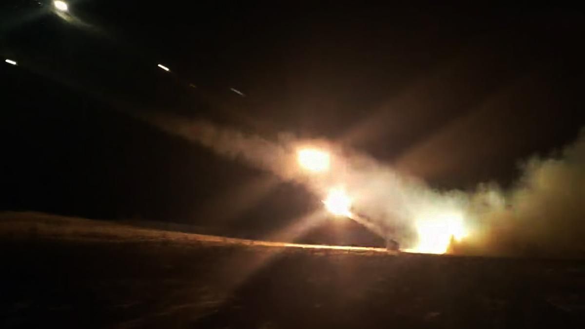 Граната в дереве и реактивный залп под Rammstein: видеодайджест 52 дня войны Граната в дереве и реактивный залп под Rammstein: видеодайджест 52 дня войны