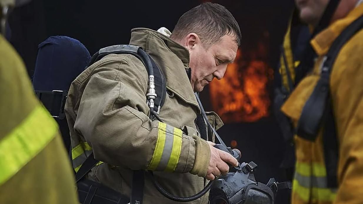 День пожежної охорони: у ДСНС показали видовищний ролик про роботу вогнеборців - 24 Канал День пожежної охорони: у ДСНС показали видовищний ролик про роботу вогнеборців - 24 Канал