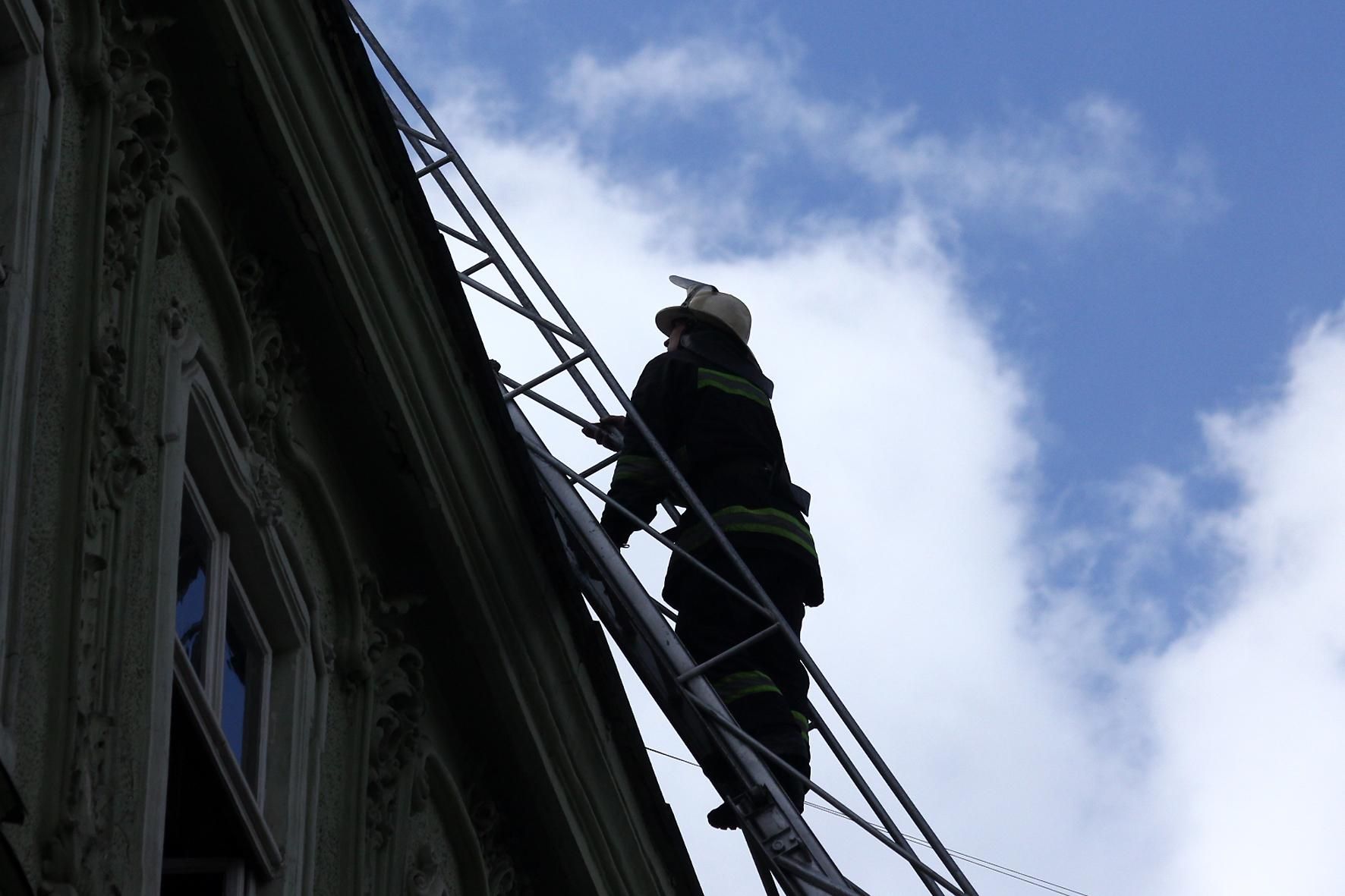 В Индустриальном районе Харькова горело предприятие В Индустриальном районе Харькова горело предприятие