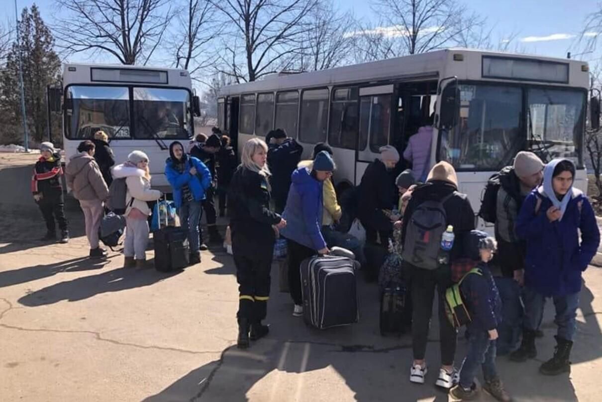 Гайдай знову закликає евакуюватися із Луганщини: які напрямки відкриті - 24 Канал Гайдай знову закликає евакуюватися із Луганщини: які напрямки відкриті - 24 Канал