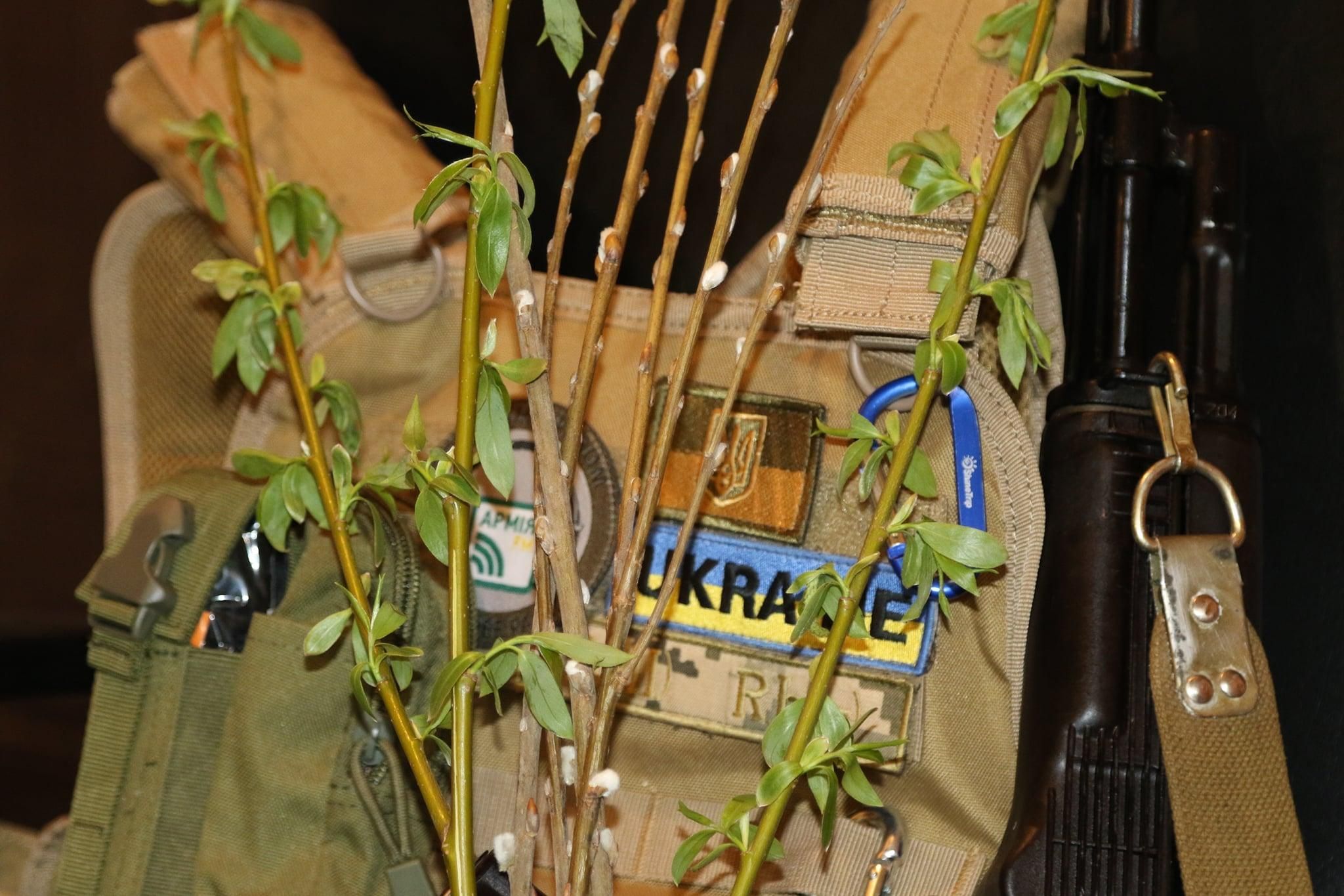 "Не я б'ю, верба б'є": вітання військових і політиків із Вербною неділею "Не я б'ю, верба б'є": вітання військових і політиків із Вербною неділею