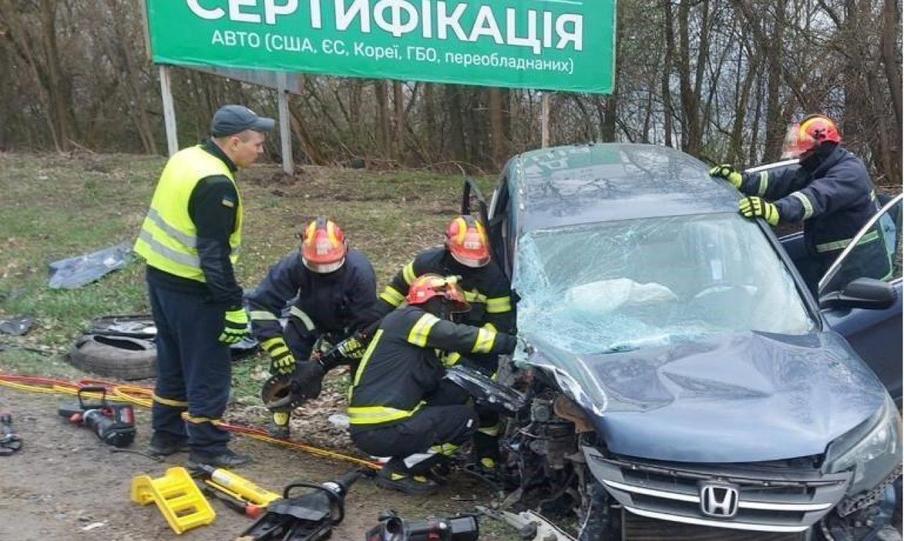 В Тернопольской области два человека погибли в аварии: фото с места происшествия