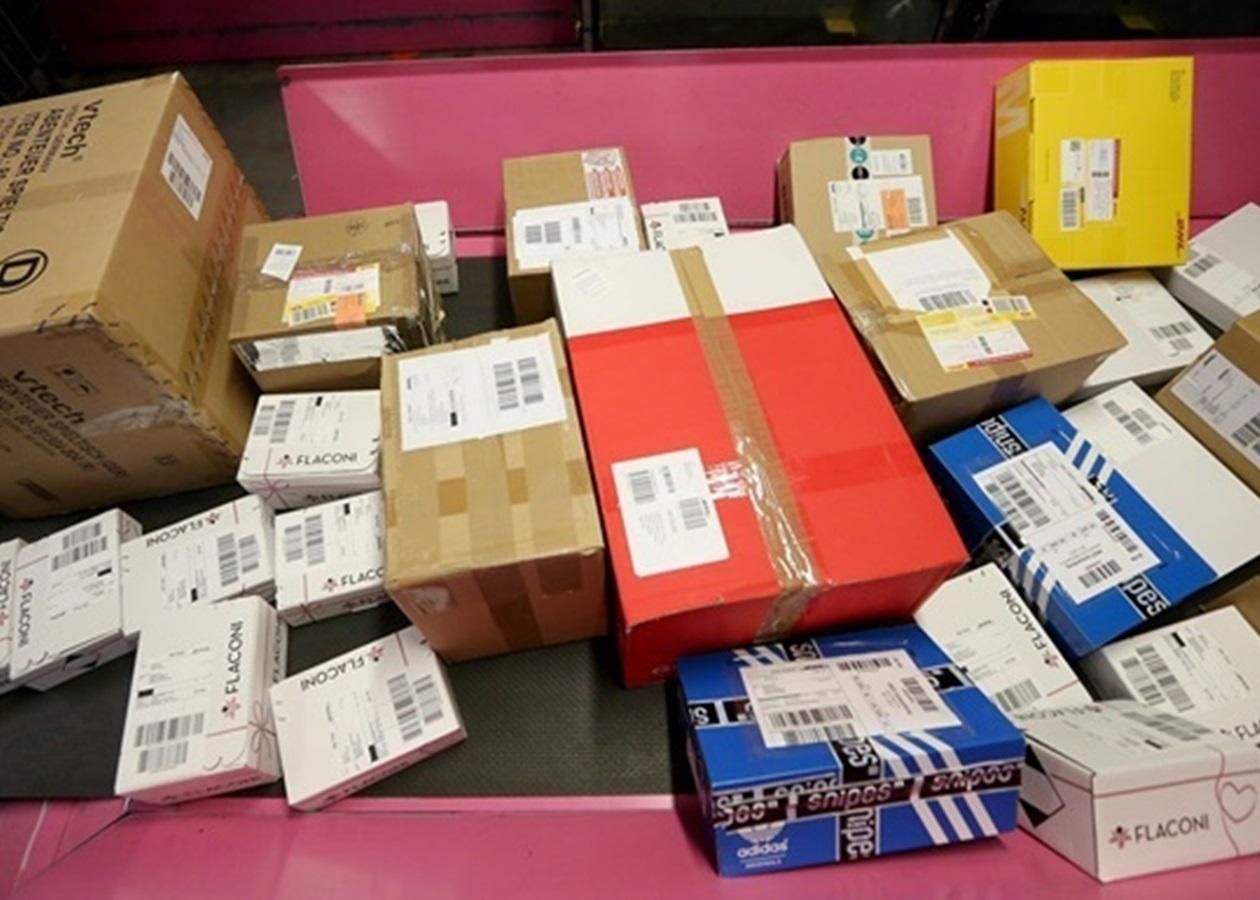 Карма в действии: у оккупантов украли более 100 посылок с награбленным в Украине - 24 Канал Карма в действии: у оккупантов украли более 100 посылок с награбленным в Украине - 24 Канал