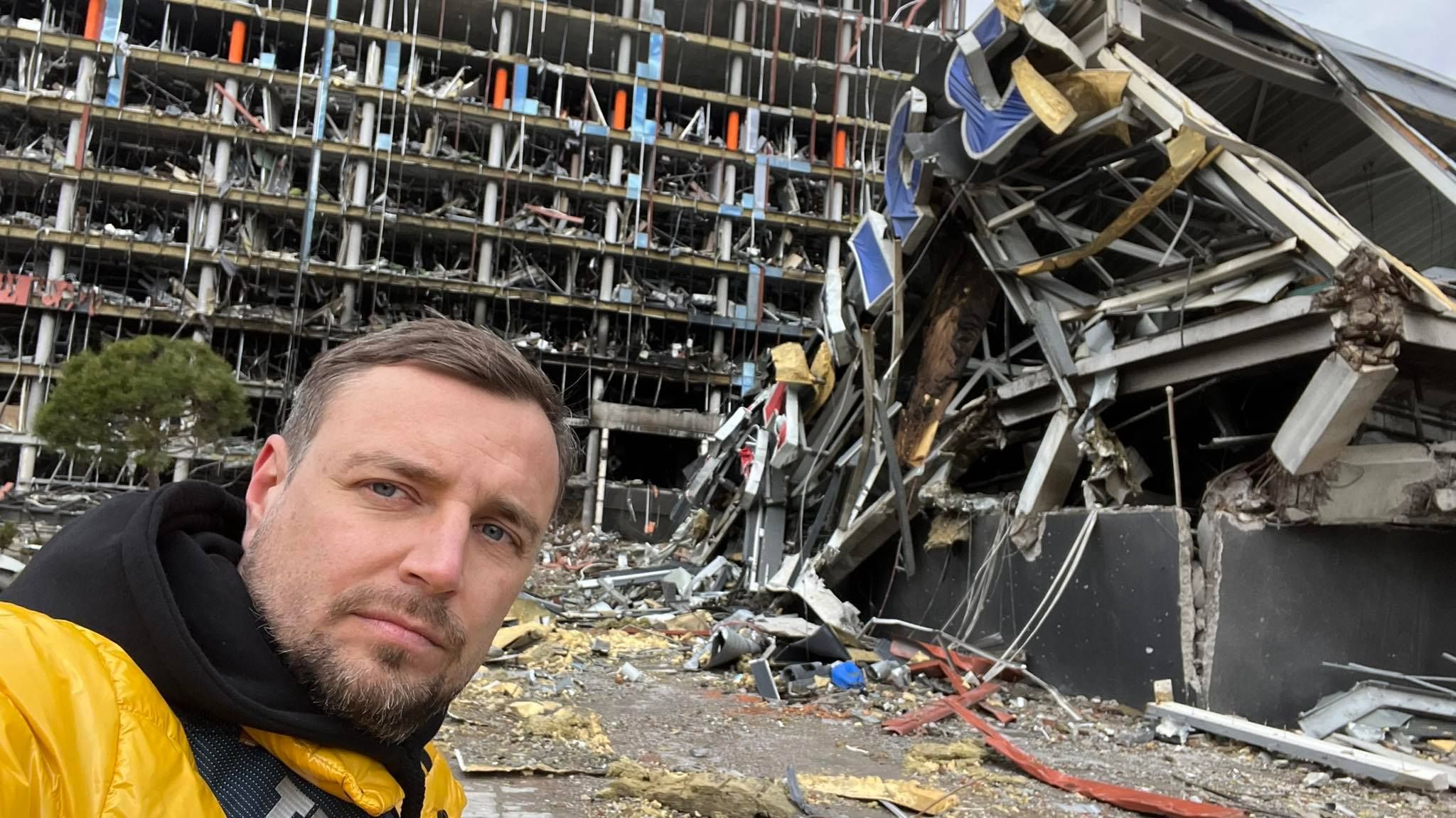 Віримо у ЗСУ, а потім все відбудуємо, – ведучий 24 каналу показав відео обстріляного Києва - 24 Канал Віримо у ЗСУ, а потім все відбудуємо, – ведучий 24 каналу показав відео обстріляного Києва - 24 Канал