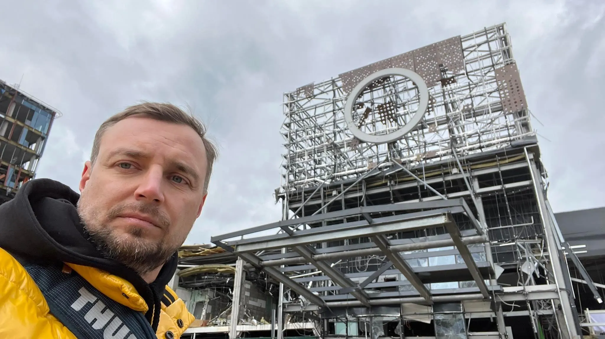 Журналіст показав руйнування у Києві Журналіст показав руйнування у Києві