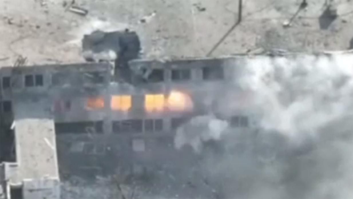 Оккупанты применяют тяжелое оружие, где только могут: героическая защита Мариуполя на видео Оккупанты применяют тяжелое оружие, где только могут: героическая защита Мариуполя на видео