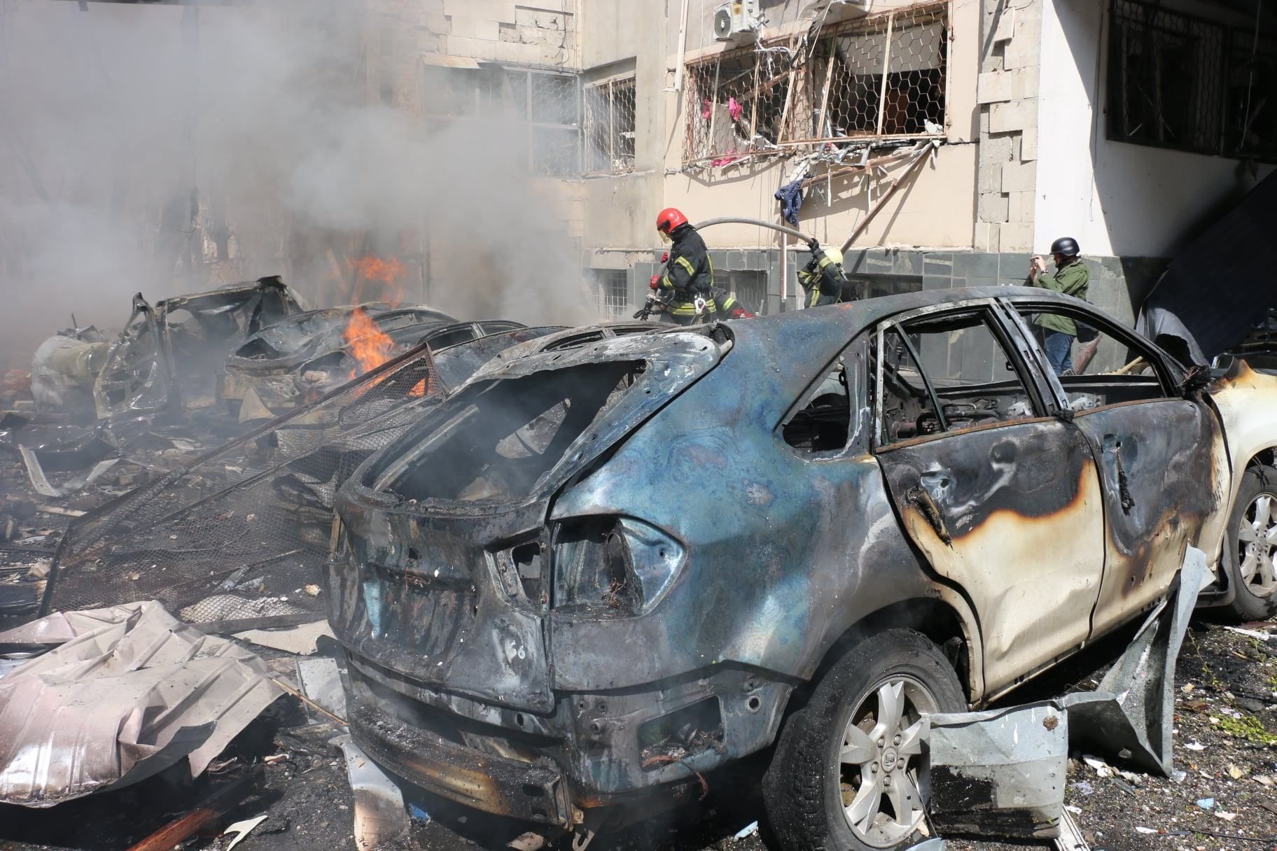 Внаслідок обстрілу центру Харкова загинули 5 людей, ще 13 – поранені - 24 Канал Внаслідок обстрілу центру Харкова загинули 5 людей, ще 13 – поранені - 24 Канал