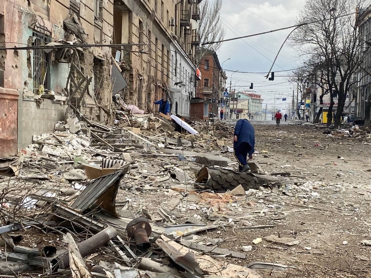 Понад 100 тисяч мирних жителів Маріуполя страждають від голоду, – Денісова 