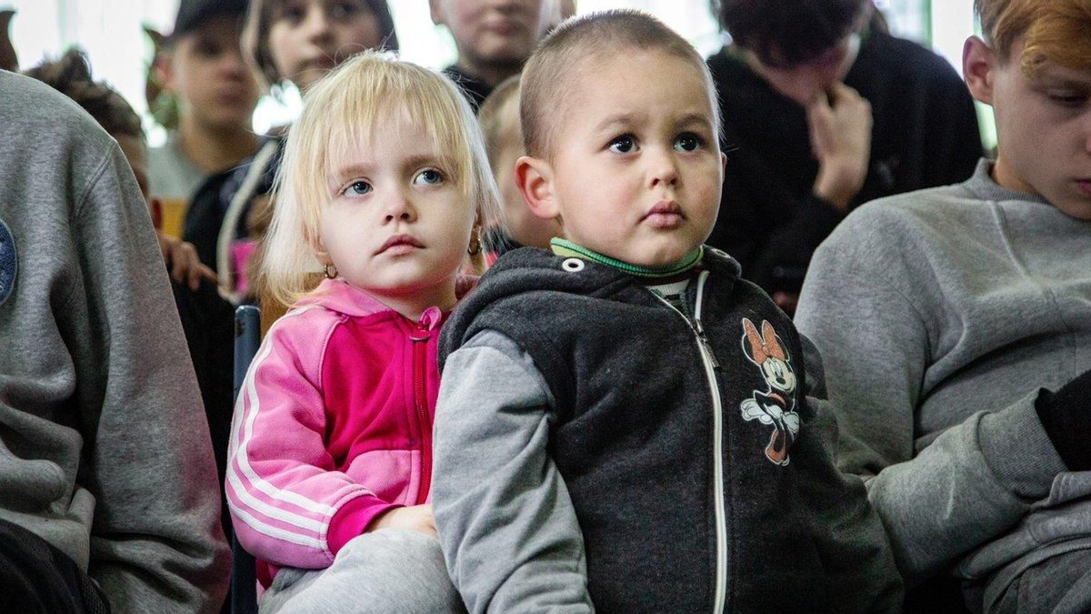 Чому росіяни викрадають українських дітей