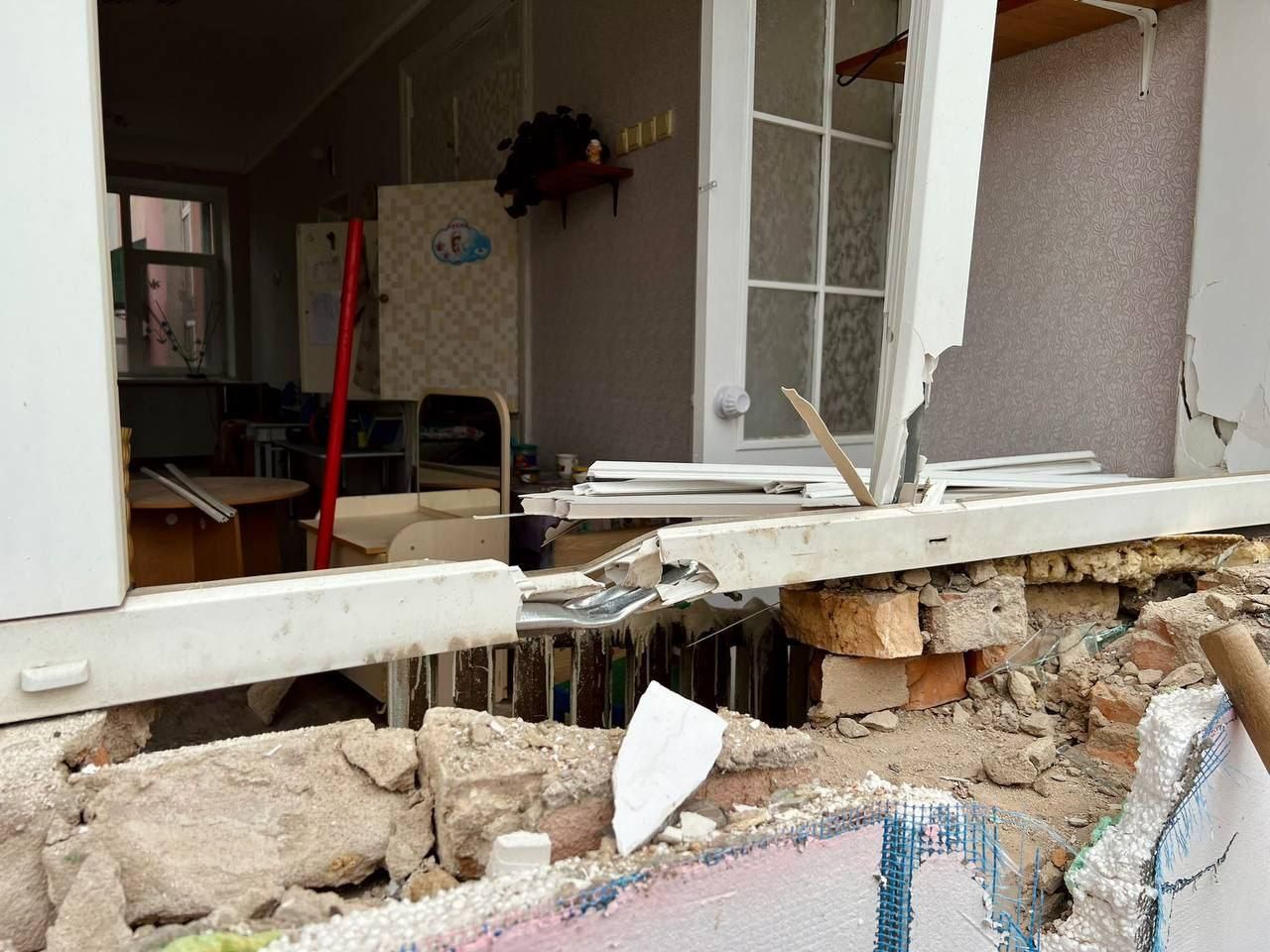 В результате обстрелов в Николаевской больнице выбито 80% окон: как сегодня работает заведение В результате обстрелов в Николаевской больнице выбито 80% окон: как сегодня работает заведение