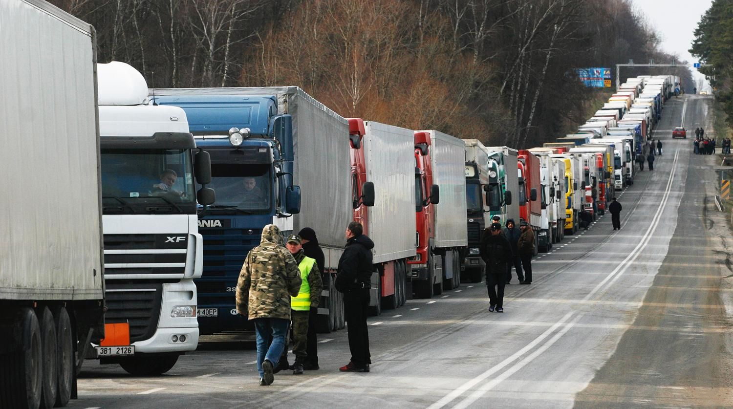 Очередь на 80 километров: на границе Беларуси и Польши до сих пор стоят сотни грузовиков