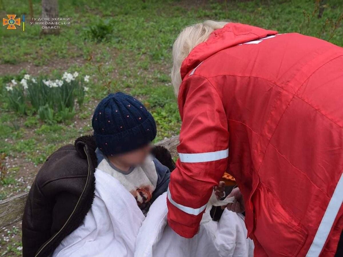 Вогнеборці врятували дідуся та його 5-річного онука у Миколаєві - 24 Канал